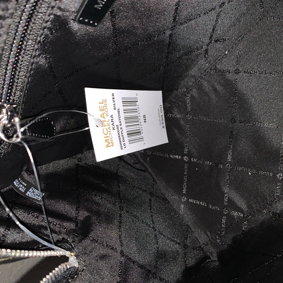 Sale‼️ Beautiful MK 🖤 karla  duffle bag🖤 - Picture 5 of 8